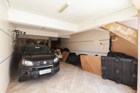 Casa à venda com 217m², 2 quartos e 5 vagas Casa à venda com 217m², 2 quartos e 5 vagasGaragem