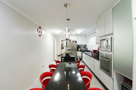 Casa à venda com 217m², 2 quartos e 5 vagas Casa à venda com 217m², 2 quartos e 5 vagasCozinha