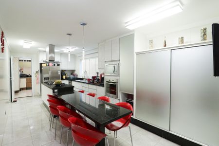 Casa à venda com 217m², 2 quartos e 5 vagas Casa à venda com 217m², 2 quartos e 5 vagasCozinha