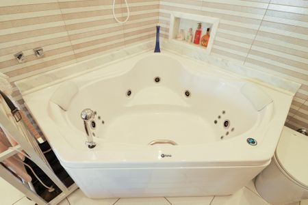 Casa à venda com 217m², 2 quartos e 5 vagas Casa à venda com 217m², 2 quartos e 5 vagas Banheiro da Suíte 1