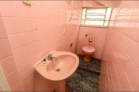 Casa de condomínio à venda com 250m², 4 quartos e 2 vagas Casa de condomínio à venda com 250m², 4 quartos e 2 vagasLavabo