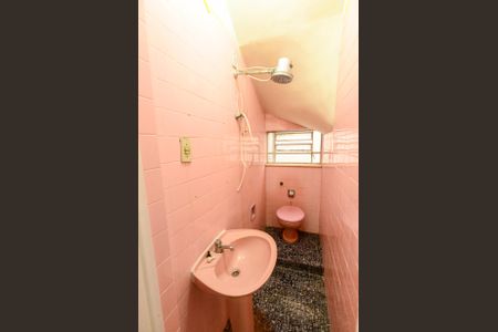 Casa de condomínio à venda com 250m², 4 quartos e 2 vagas Casa de condomínio à venda com 250m², 4 quartos e 2 vagasLavabo