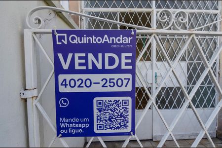Casa de condomínio à venda com 250m², 4 quartos e 2 vagas Casa de condomínio à venda com 250m², 4 quartos e 2 vagasFachada