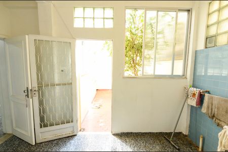 Casa de condomínio à venda com 250m², 4 quartos e 2 vagas Casa de condomínio à venda com 250m², 4 quartos e 2 vagasÁrea de Serviço