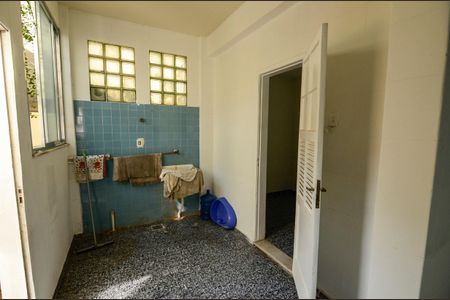 Casa de condomínio à venda com 250m², 4 quartos e 2 vagas Casa de condomínio à venda com 250m², 4 quartos e 2 vagasÁrea de Serviço