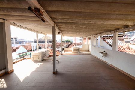 Casa de condomínio à venda com 250m², 4 quartos e 2 vagas Casa de condomínio à venda com 250m², 4 quartos e 2 vagasTerraço