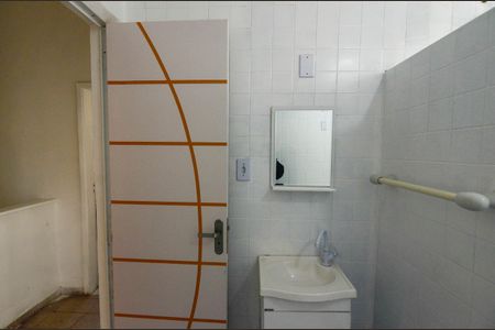 Casa de condomínio à venda com 250m², 4 quartos e 2 vagas Casa de condomínio à venda com 250m², 4 quartos e 2 vagasBanheiro Social