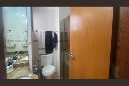 Apartamento à venda com 64m², 2 quartos e 1 vaga Apartamento à venda com 64m², 2 quartos e 1 vagaSuíte Banheiro