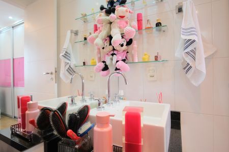 Apartamento à venda com 106m², 2 quartos e 2 vagasBanheiro da Suíte 2