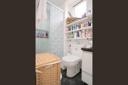 Apartamento à venda com 106m², 2 quartos e 2 vagasBanheiro da Suíte 1