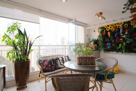 Apartamento à venda com 106m², 2 quartos e 2 vagasVaranda