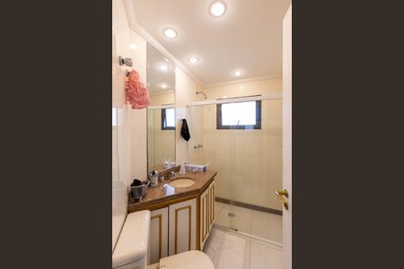 Apartamento à venda com 200m², 3 quartos e 3 vagas Apartamento à venda com 200m², 3 quartos e 3 vagasBanheiro da Suíte 2