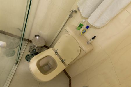 Apartamento à venda com 200m², 3 quartos e 3 vagas Apartamento à venda com 200m², 3 quartos e 3 vagasBanheiro da Suíte 1