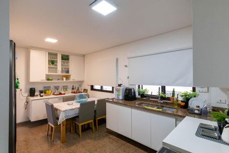 Apartamento à venda com 200m², 3 quartos e 3 vagas Apartamento à venda com 200m², 3 quartos e 3 vagasCozinha