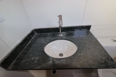 Casa à venda com 101m², 2 quartos e 2 vagasBanheiro da Suíte 1