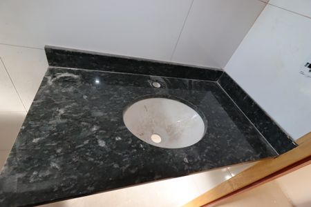 Casa à venda com 101m², 2 quartos e 2 vagasBanheiro da Suíte 2