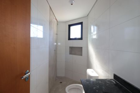 Casa à venda com 101m², 2 quartos e 2 vagasBanheiro da Suíte 2