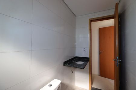 Casa à venda com 101m², 2 quartos e 2 vagasBanheiro da Suíte 2