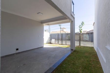 Casa à venda com 130m², 3 quartos e 3 vagas Casa à venda com 130m², 3 quartos e 3 vagasÁrea Externa