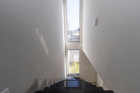 Casa à venda com 130m², 3 quartos e 3 vagas Casa à venda com 130m², 3 quartos e 3 vagasEscada