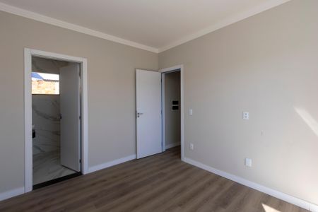 Casa à venda com 130m², 3 quartos e 3 vagas Casa à venda com 130m², 3 quartos e 3 vagasSuíte