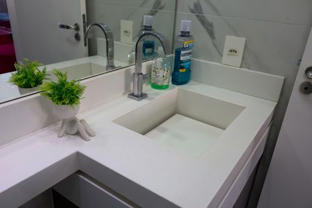 Apartamento à venda com 57m², 2 quartos e 1 vaga Apartamento à venda com 57m², 2 quartos e 1 vagaBanheiro da Suíte 2