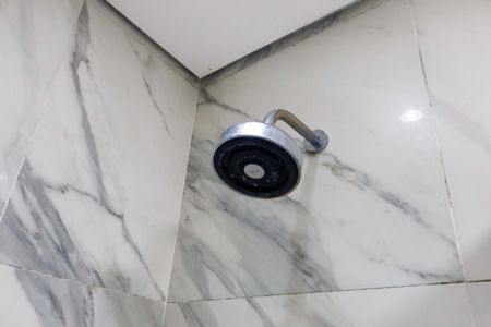 Apartamento à venda com 57m², 2 quartos e 1 vaga Apartamento à venda com 57m², 2 quartos e 1 vagaBanheiro da Suíte 2