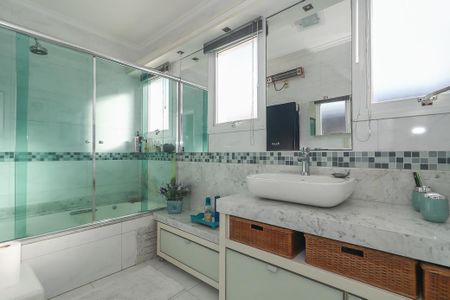 Casa de condomínio à venda com 220m², 3 quartos e sem vagaBanheiro da Suíte