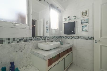 Casa de condomínio à venda com 220m², 3 quartos e sem vagaBanheiro da Suíte