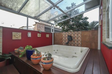 Casa de condomínio à venda com 220m², 3 quartos e sem vagaFundos