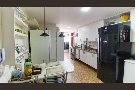 Apartamento à venda com 160m², 4 quartos e 2 vagas Apartamento à venda com 160m², 4 quartos e 2 vagasCozinha