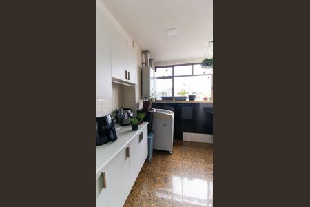 Apartamento à venda com 160m², 4 quartos e 2 vagas Apartamento à venda com 160m², 4 quartos e 2 vagasÁrea de Serviço