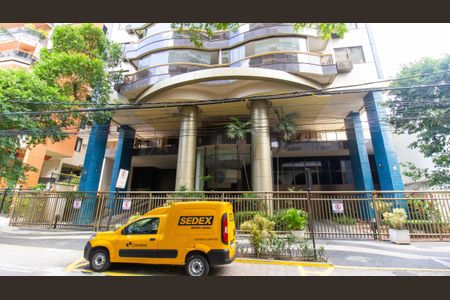 Apartamento à venda com 160m², 4 quartos e 2 vagas Apartamento à venda com 160m², 4 quartos e 2 vagasFachada