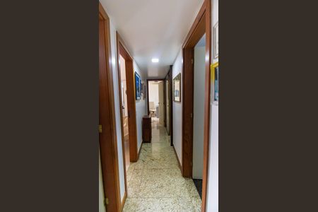 Apartamento à venda com 160m², 4 quartos e 2 vagas Apartamento à venda com 160m², 4 quartos e 2 vagasCorredor