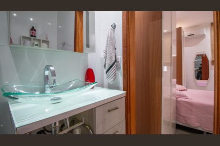 Casa à venda com 160m², 4 quartos e sem vaga Casa à venda com 160m², 4 quartos e sem vagaBanheiro da Suíte