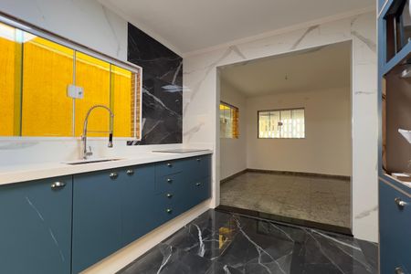 Casa à venda com 420m², 6 quartos e 4 vagas Casa à venda com 420m², 6 quartos e 4 vagasCozinha