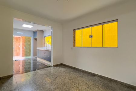 Casa à venda com 420m², 6 quartos e 4 vagas Casa à venda com 420m², 6 quartos e 4 vagasCozinha