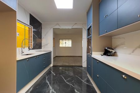 Casa à venda com 420m², 6 quartos e 4 vagas Casa à venda com 420m², 6 quartos e 4 vagasCozinha
