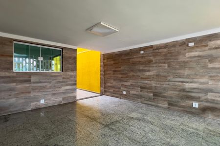 Casa à venda com 420m², 6 quartos e 4 vagas Casa à venda com 420m², 6 quartos e 4 vagasÁrea comum