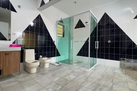 Casa à venda com 420m², 6 quartos e 4 vagas Casa à venda com 420m², 6 quartos e 4 vagasBanheiro da Suíte 1
