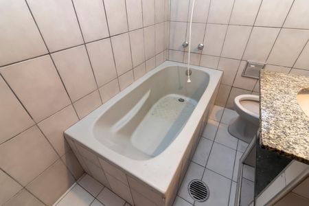 Casa de condomínio à venda com 190m², 3 quartos e 2 vagasBanheiro 2