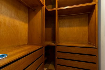 Casa de condomínio à venda com 190m², 3 quartos e 2 vagasSuíte - Closet