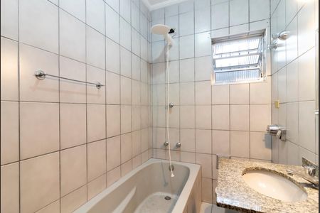 Casa de condomínio à venda com 190m², 3 quartos e 2 vagasBanheiro 2