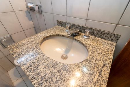 Casa de condomínio à venda com 190m², 3 quartos e 2 vagasBanheiro 2