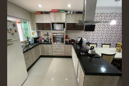 Casa à venda com 250m², 3 quartos e 4 vagas Casa à venda com 250m², 3 quartos e 4 vagasCozinha