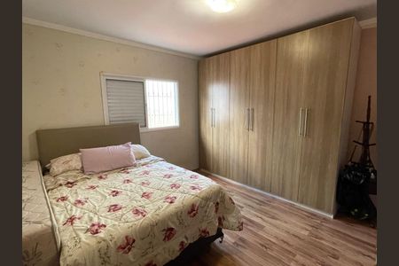 Casa à venda com 250m², 3 quartos e 4 vagas Casa à venda com 250m², 3 quartos e 4 vagasQuarto