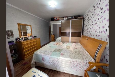 Casa à venda com 250m², 3 quartos e 4 vagas Casa à venda com 250m², 3 quartos e 4 vagasQuarto