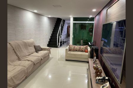 Casa à venda com 250m², 3 quartos e 4 vagas Casa à venda com 250m², 3 quartos e 4 vagasSala