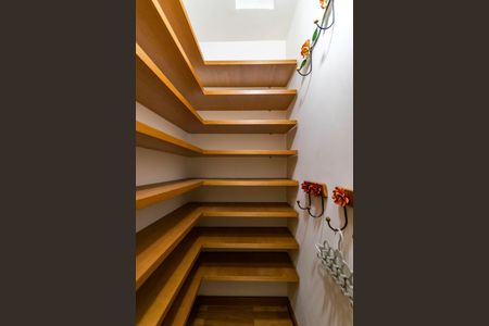 Casa à venda com 150m², 2 quartos e 2 vagas Casa à venda com 150m², 2 quartos e 2 vagasCloset