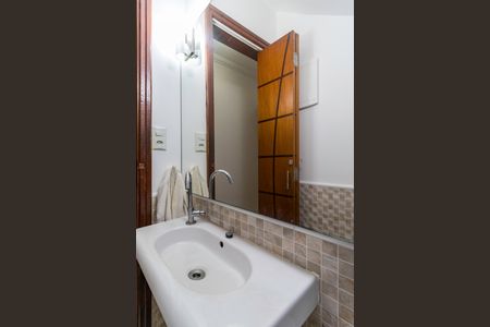 Casa à venda com 150m², 2 quartos e 2 vagas Casa à venda com 150m², 2 quartos e 2 vagasLavabo